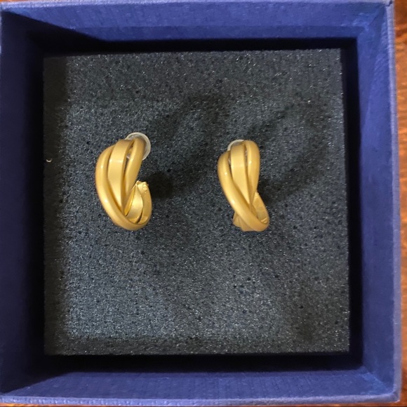 Set of Two Gold Hoop Earrings ( One Small, One Medium) - Picture 10 of 16